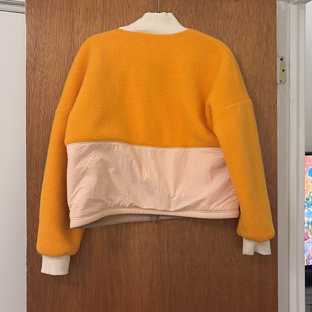 Fabletics Pull Over - Picture 2 of 5